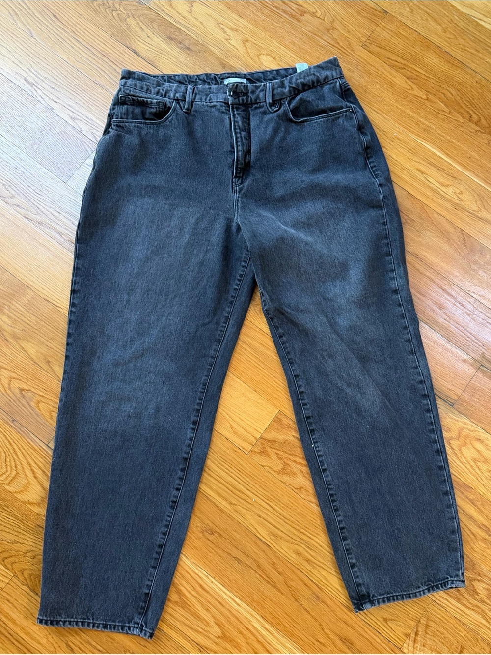 Good American Straight Leg Jeans in Washed Black